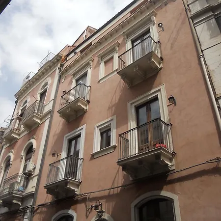 Monovano A Casa Di Giovanni Aeroporto di Catania Fontana Rossa